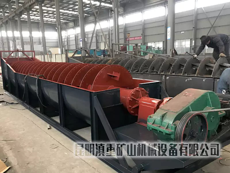 昆明易倍emc官网矿机等待发货的螺旋洗矿机