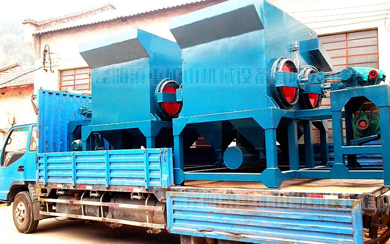 昆明易倍emc官网矿机的动筛跳汰机装车完毕等待发货