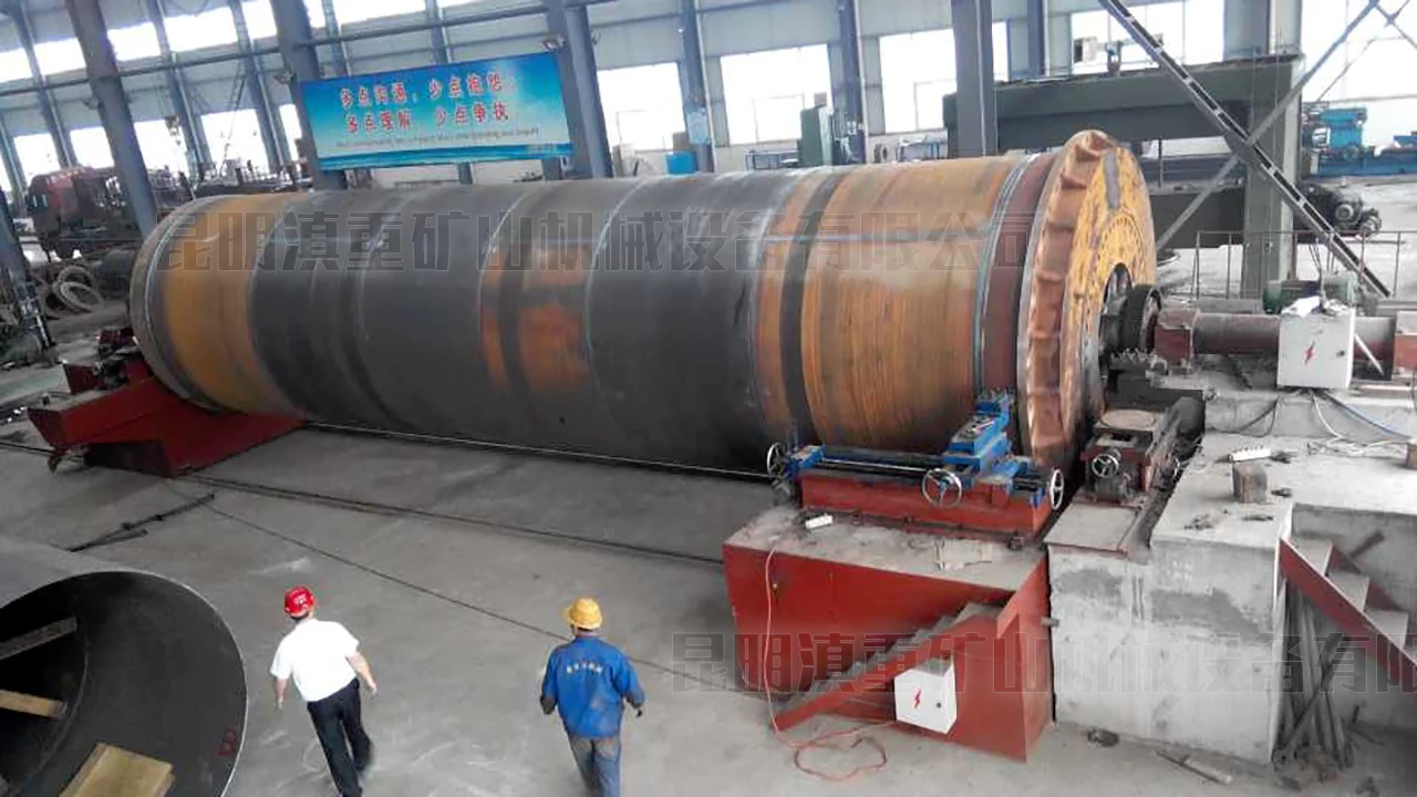 昆明易倍emc官网矿机正在为该案例加工球磨机筒体/